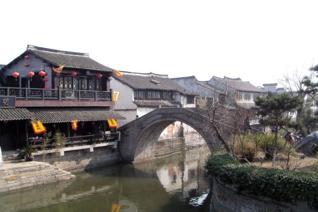 五个兄弟住在一起打一字。游戏画面